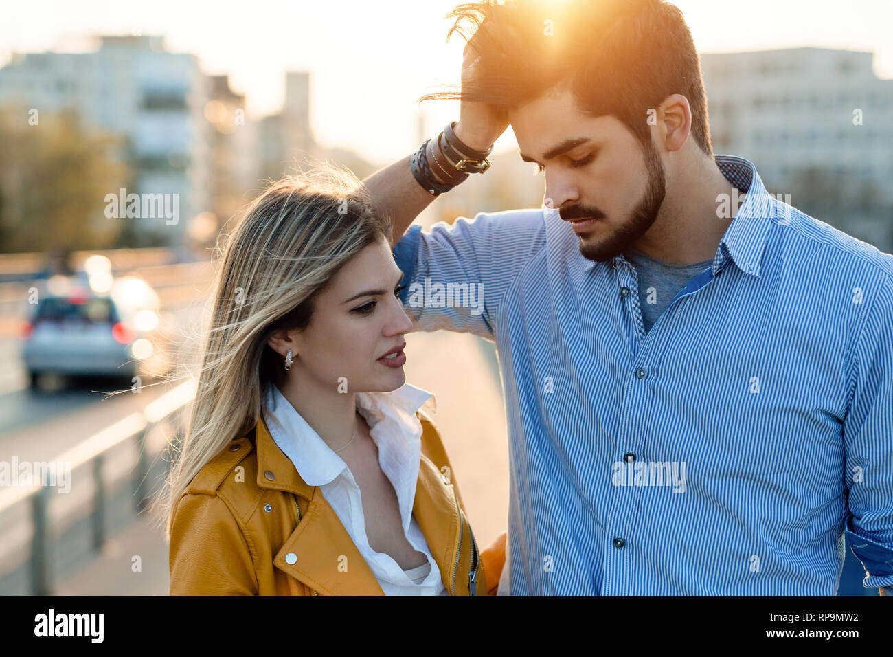 Konflikt und emotionalen Stress in den jungen Leuten paar Beziehung Stockfoto