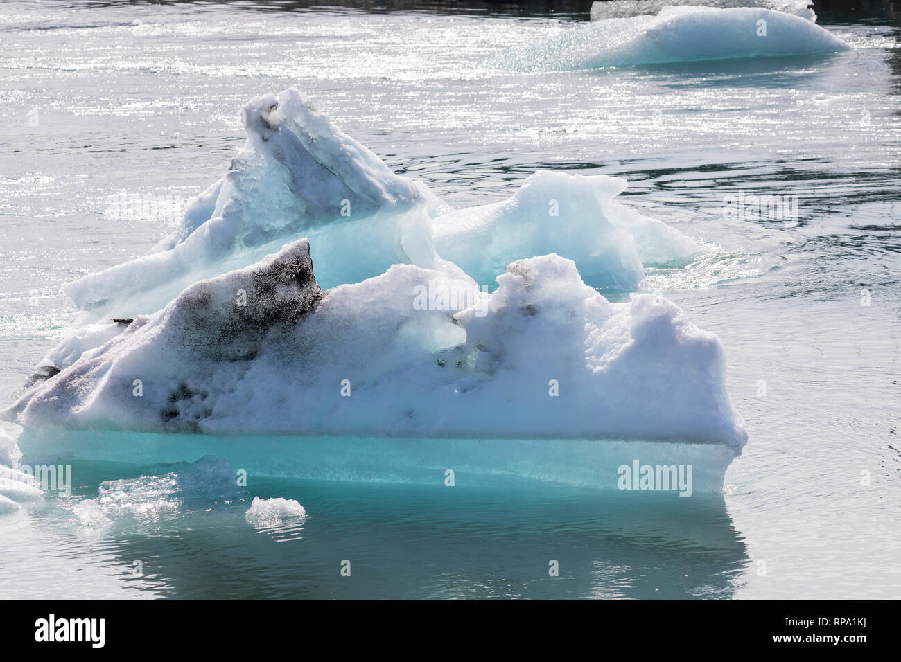Gletscherlagune Jökulsárlón, Jökulsarlon, Jokulsarlon, Eislagune, Lagune, mit Eis, Eisschollen, Gletschereis, Gletscher, Gletschersee, Gletscherflussl Stockfoto