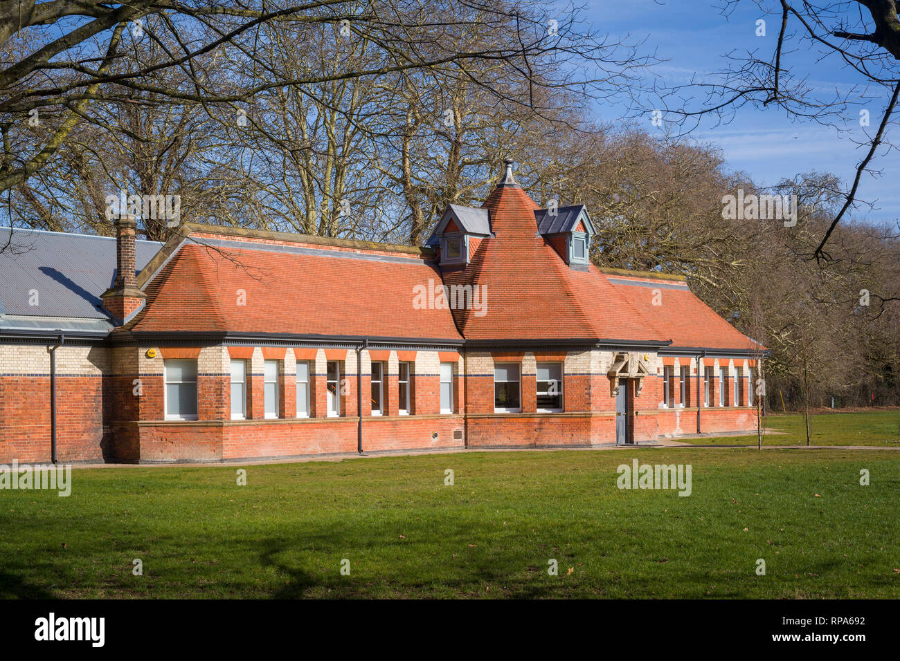 Die neu restaurierten Viktorianischen Thames Lido und Spa an der Themse in Reading, Berkshire, erste 1903 eröffnet. Stockfoto