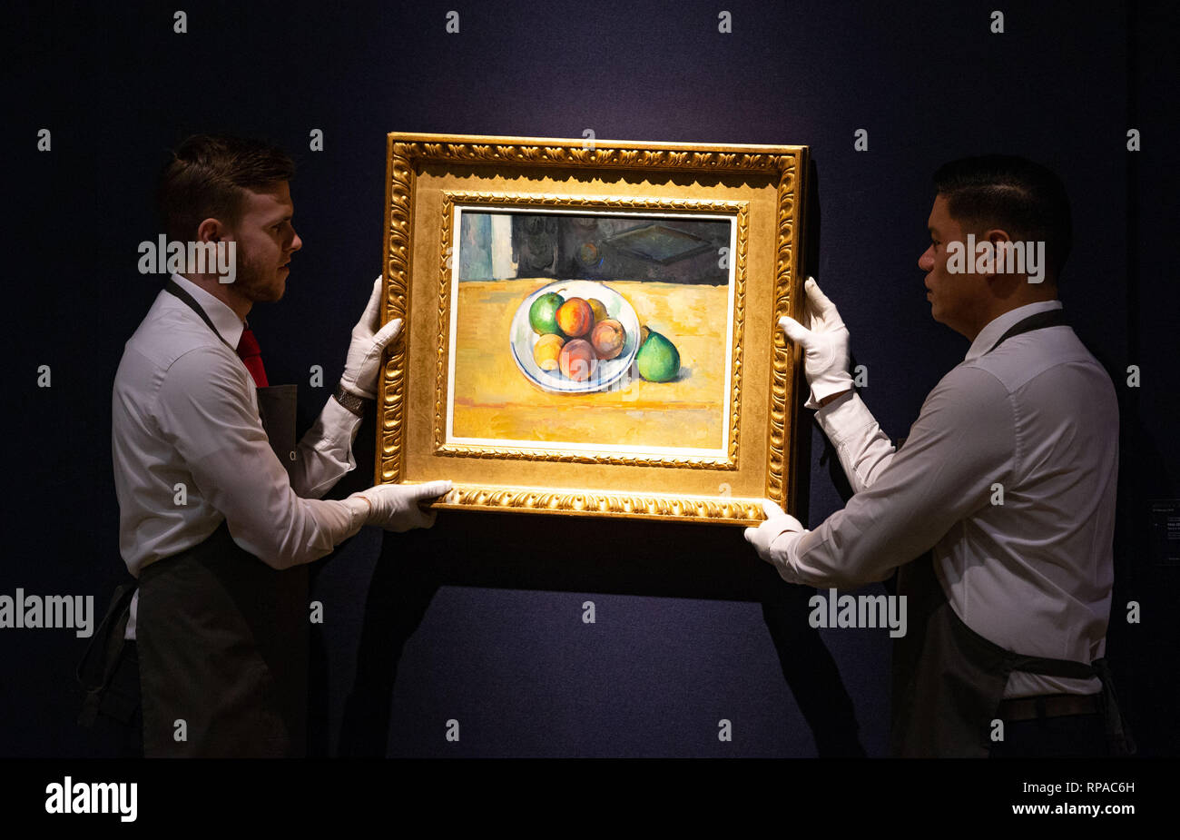 London, Großbritannien. 21 Feb, 2019. "Nature morte de peches et poires' von Paul Cezanne, geschätzte 20 Millionen £ des Christie 'impressionistischen und modernen Kunst' und 'Kunst der Surrealen' Verkauf drücken Sie auf Vorschau. Der Verkauf findet nicht Februar 27. Credit: Tommy London/Alamy leben Nachrichten Stockfoto