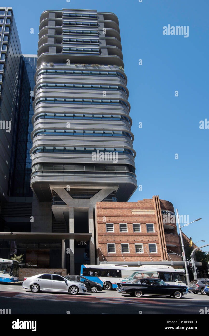 Duo Türme sind Teil von Sydneys Central Park Village und gemischt genutzten Gebäuden, Einzelhandel, Ferienwohnungen, ein Hotel und ein Teil der UTS Universität Stockfoto