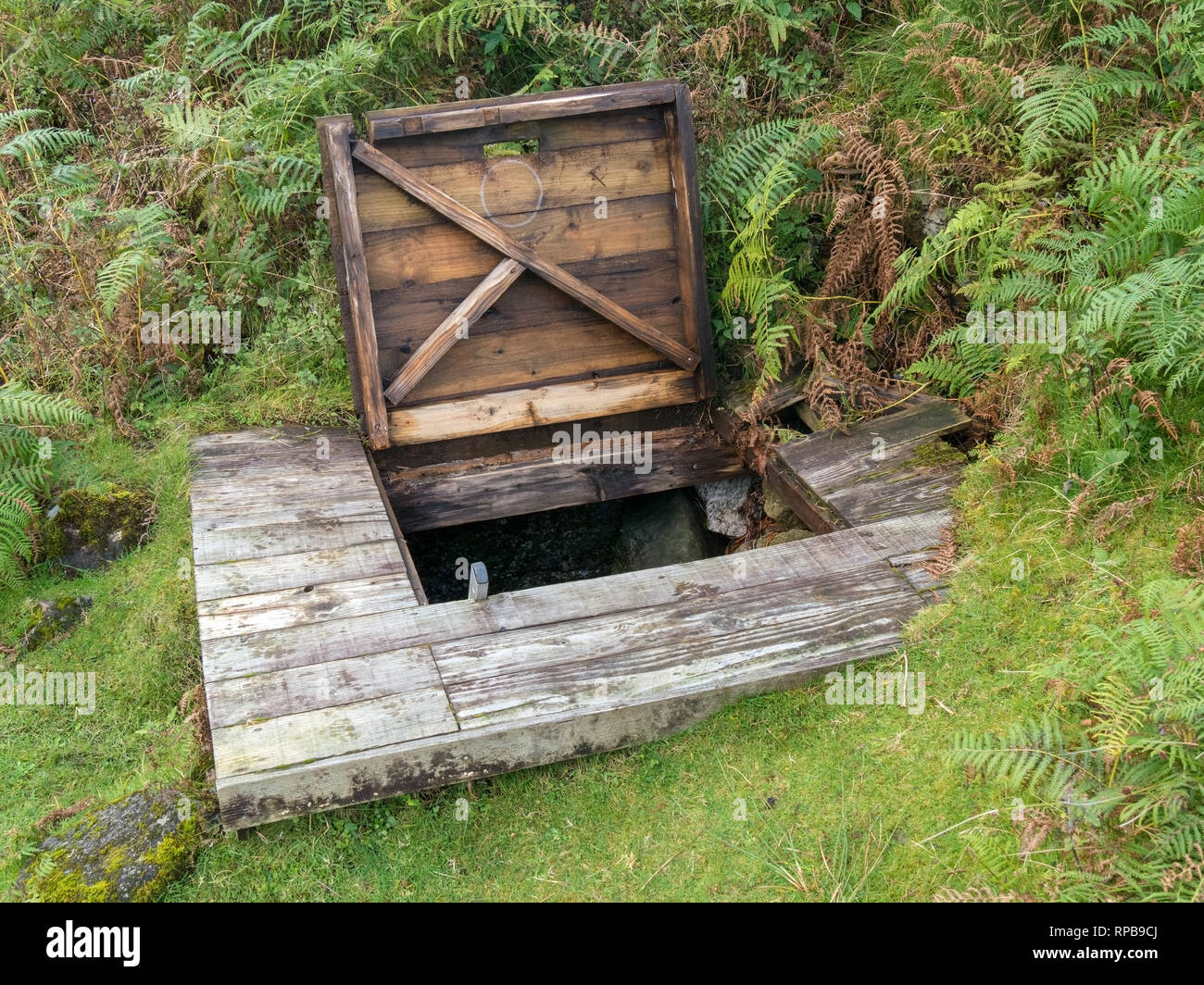 Eingang zu hohe Weide Höhle Archäologische Stätte, Kilbride, Isle of Skye, Schottland, Großbritannien Stockfoto