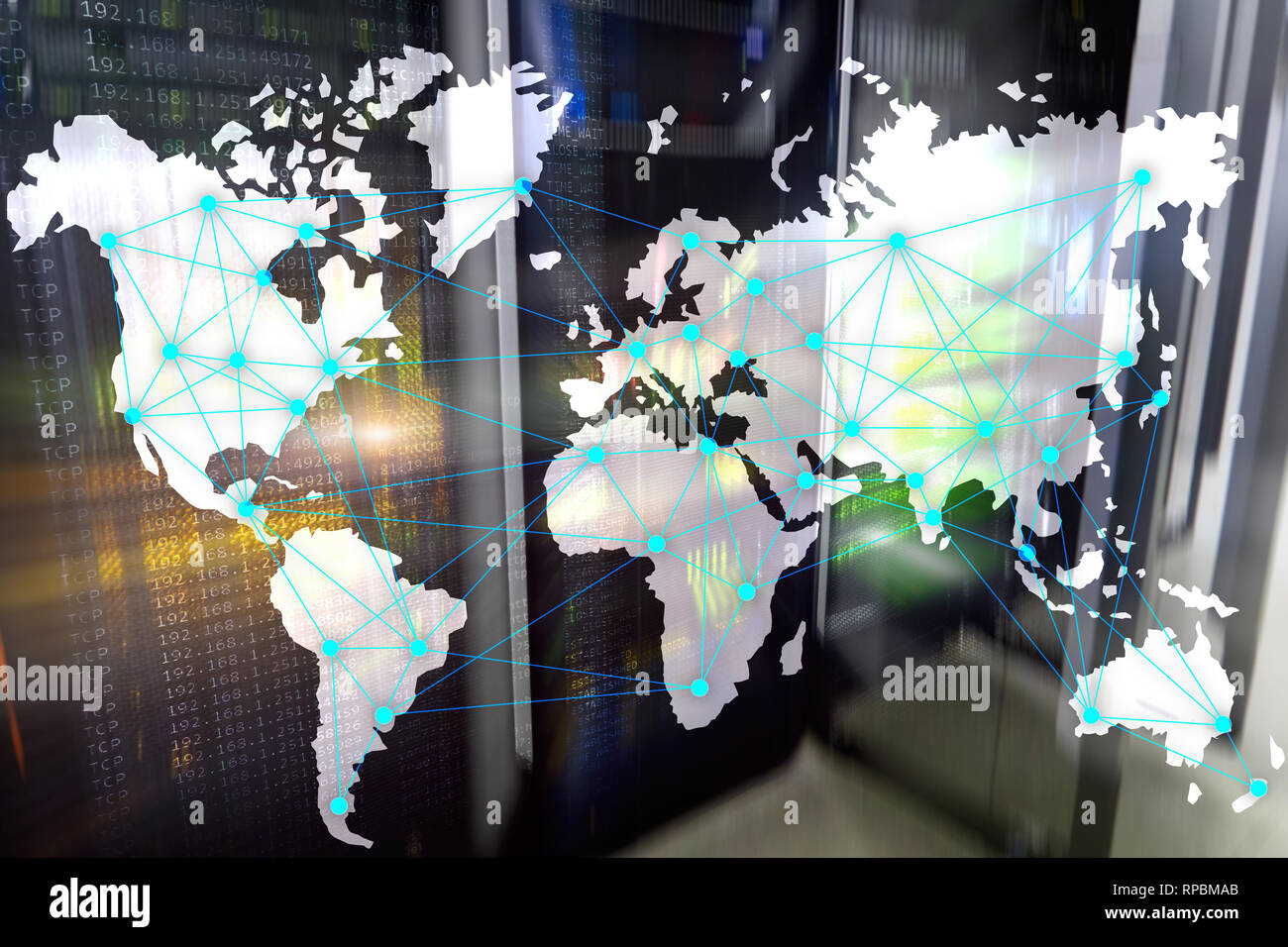 Internet und Telekommunikation Konzept mit Weltkarte auf serverraum Hintergrund. Stockfoto