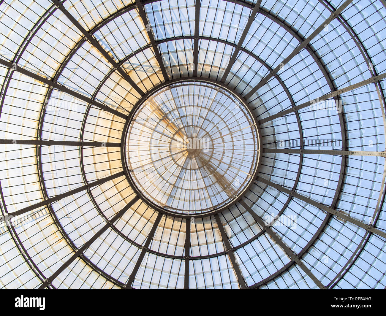 Symmetrisch runde Kuppel der Galleria Vittorio Emanuele II, Mailand, Italien Stockfoto