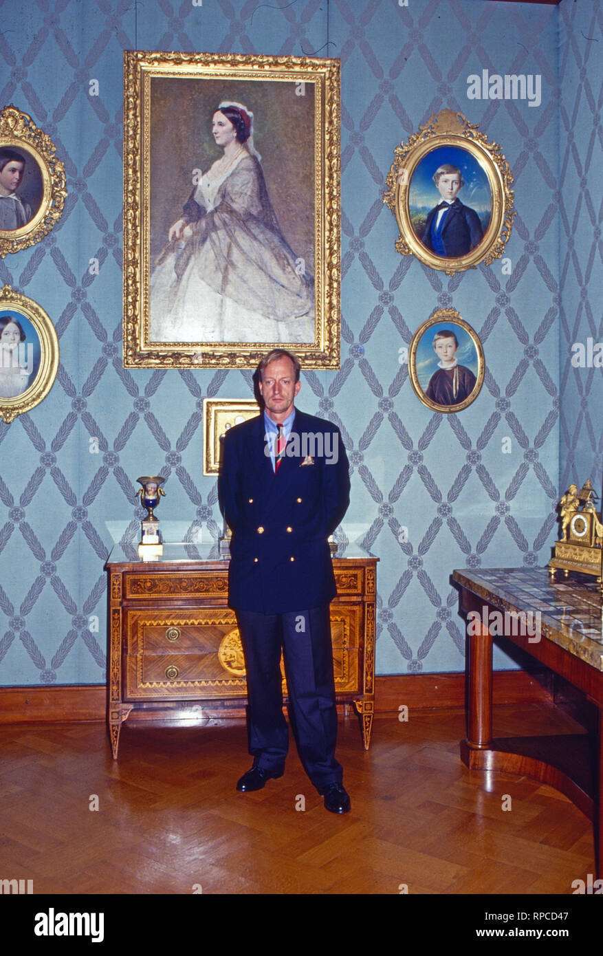 Erbprinz Karl Friedrich von Hohenzollern, im Schloss Sigmaringen - Burg Hohenzollern, Deutschland 1986. Der thronfolger Karl Friedrich, Prinz von Hohenzollern am Schloss Sigmaringen - Burg Hohenzollern, Deutschland 1986. Stockfoto