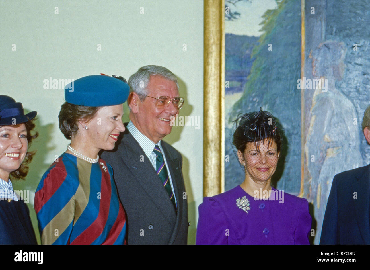 Prinzessin Benedikte zu Sayn-Wittgenstein-Berleburg (2. v. l.) mit Königin Silvia von Schweden, Deutschland 1989. Princesss Benedikte zu Sayn-Wittgenstein-Berleburg (2. links) mit Königin Silvia von Schweden, Deutschland 1989. Stockfoto