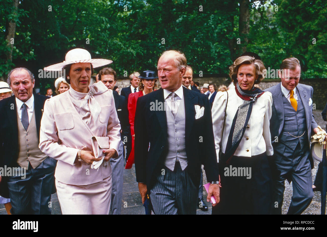 Richard Prinz zu Sayn-Wittgenstein-Berleburg mit Gemahlin Benedikte, Deutschland 2004. Richard Prinz zu Sayn-Wittgenstein-Berleburg mit seiner Frau Benedikte, Deutschland 2004. Stockfoto