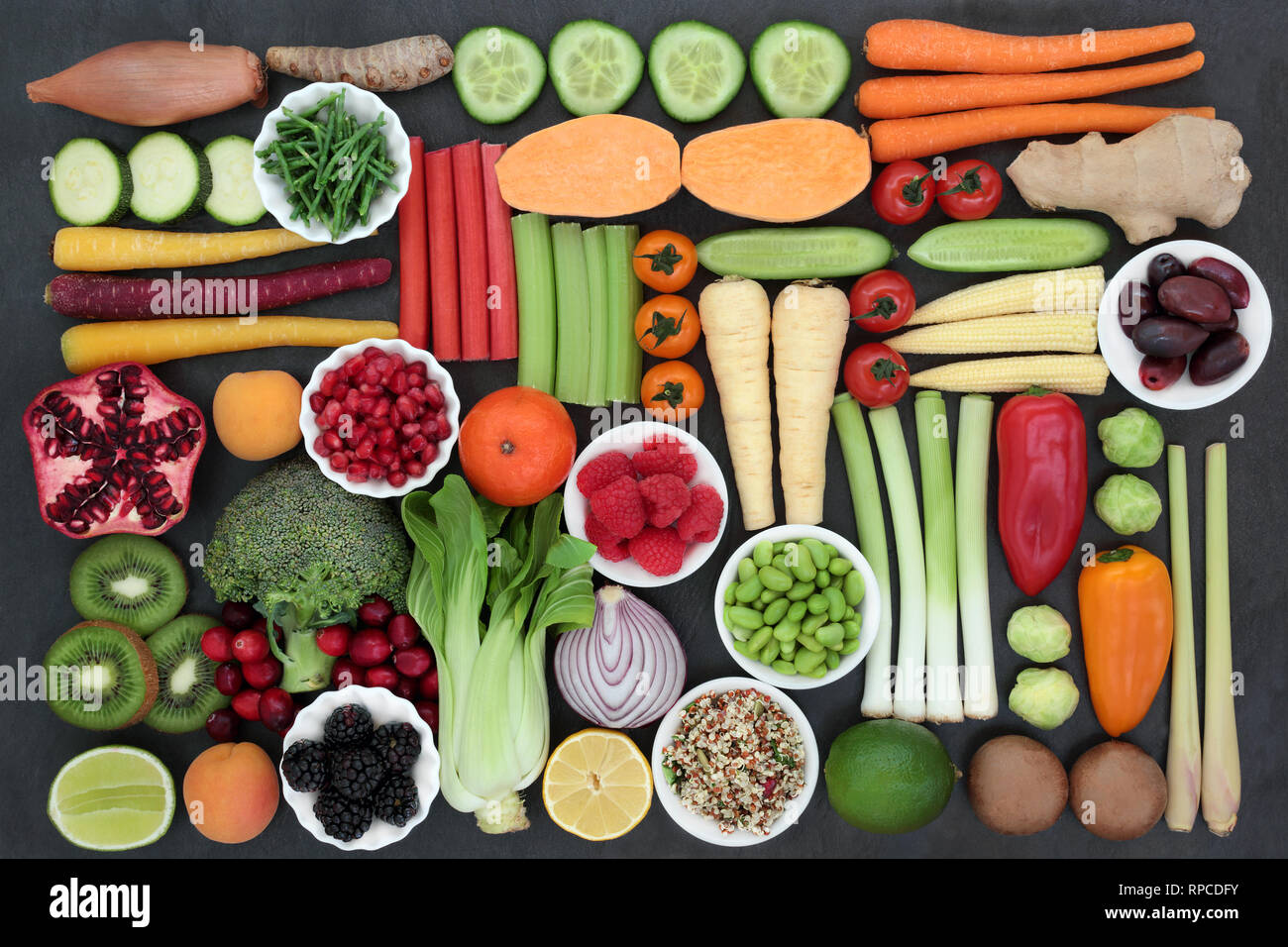 Großen super Health Food Collection mit frischem Obst, Gemüse, Getreide, Kräuter und Gewürze. Sehr hohe an Antioxidantien, Vitamine und Ballaststoffe. Stockfoto