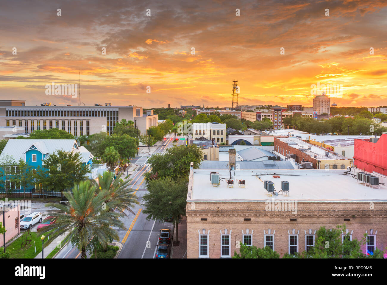 Gainesville, Florida, USA downtown Stadtbild in der Abenddämmerung. Stockfoto