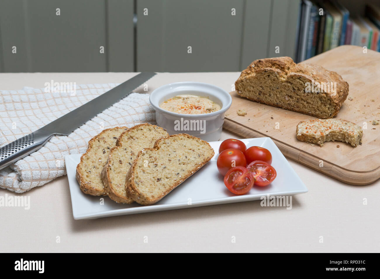 Irish Soda Brot und hummus Stockfoto