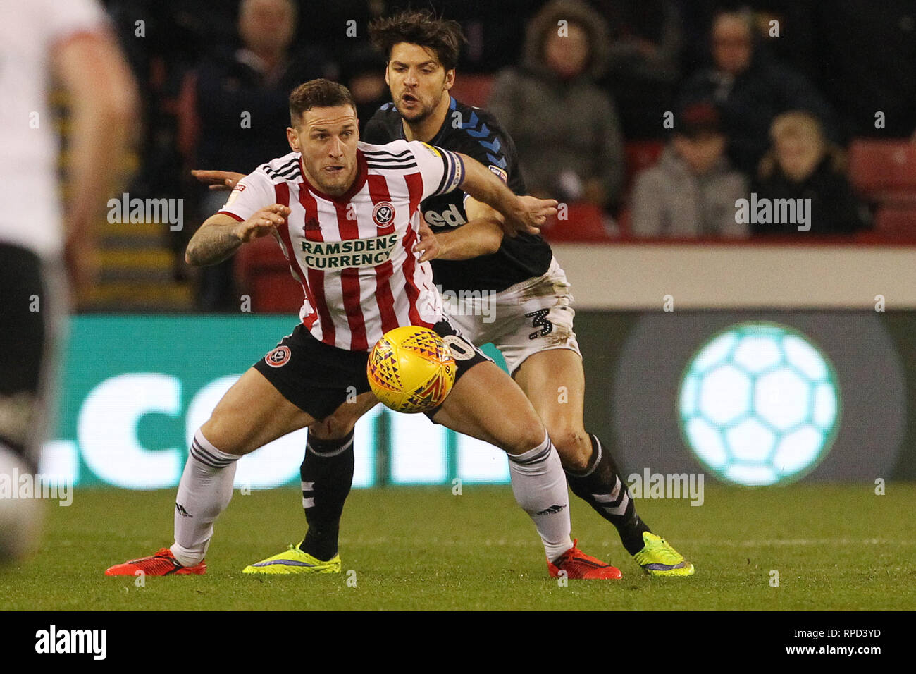 SHEFFIELD, UK, 13. Februar Billy Sharp von Sheffield United in Aktion mit George Freund von Middlesbrough während der Sky Bet Championship Match zwischen Sheffield United und Middlesbrough an Bramall Lane, Sheffield am Mittwoch, 13. Februar 2019. (Credit: Mark Fletcher | MI Nachrichten) Stockfoto