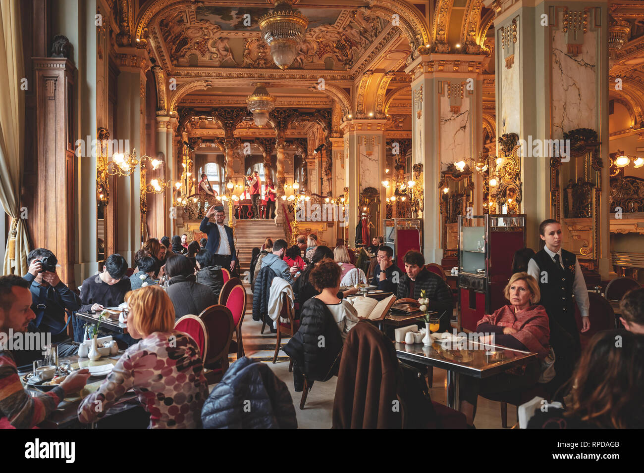 Die historische Cafe im New York Palace in Budapest Stockfoto