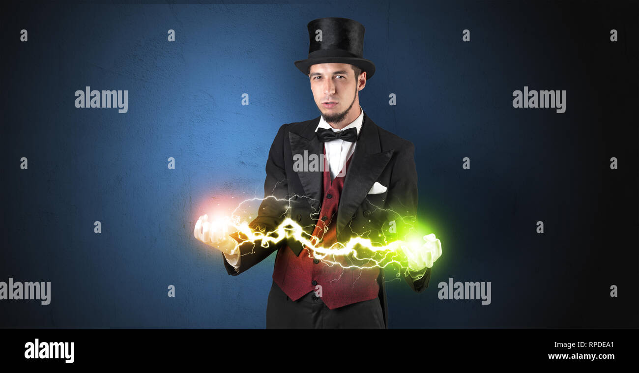 Magier Sekt super power zwischen seine beiden Hände Stockfoto