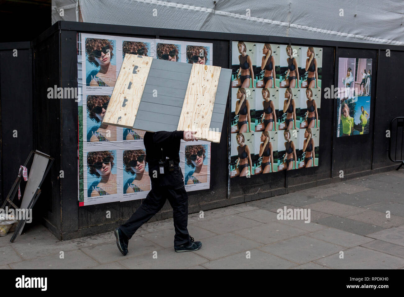 Vorbereitungen vor der nächsten Modenschau an der BFC zeigen Platz im Strang, während 2019 London Fashion Week 2019, 18. Februar 2019 in London, England. Stockfoto