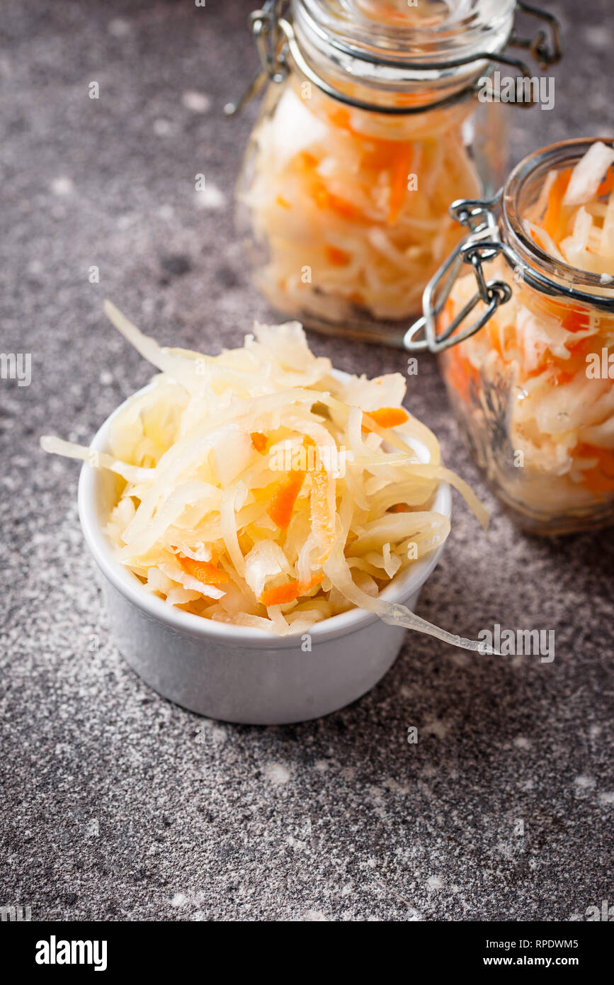 Hausgemachten Sauerkraut oder Eingelegter Kohl Stockfoto