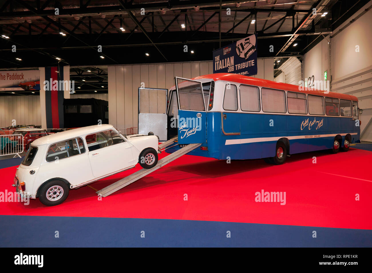 Erholung der Legionär Bus in der heist Abschnitt des italienischen Job, eine besondere Ehre Ausstellung im 2019 London Classic Car Show verwendet Stockfoto