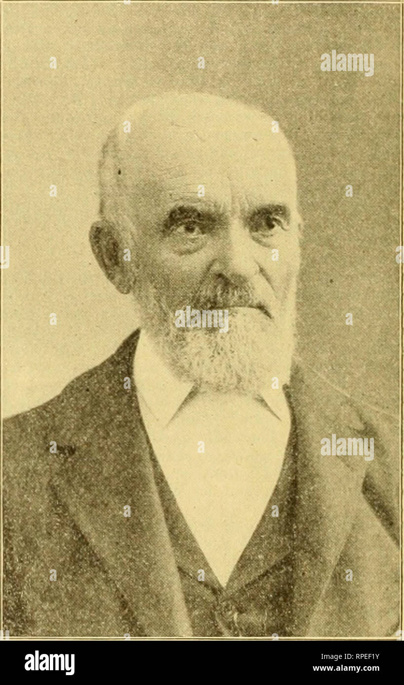 . American bee Journal. Biene Kultur; Bienen. Die AMERICAN BEE JOURNAL. Jan. 6, und stark. Die Kolonie erwähnt am Anfang dieses Artikels wurde offensichtlich queeuless. Es ist sehr wahrscheinlich, dass im September, wenn der Honig wurde entfernt, die Bienen ausreichend waren - Zient zahlreiche eine Messe Show zu machen, aber es ist auch sicher, dass eine genauere Untersuchung der Kolonie als gegeben wurde, während der Honig gewonnen wurde, würde heraus gebracht haben, dass es war schnell schwinden, und dass die Bienen waren bereits abgeraten. Eine große Anzahl von Eiern an seiner Tür, oder auf der Außenseite der Kämme, während Stockfoto