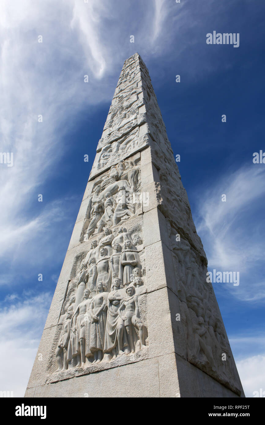 Rom - Obelisk aus dem Jahre 1959 über das Leben und Werk des italienischen Erfinder Guglielmo Marconi in der EUR-Zone. Stockfoto