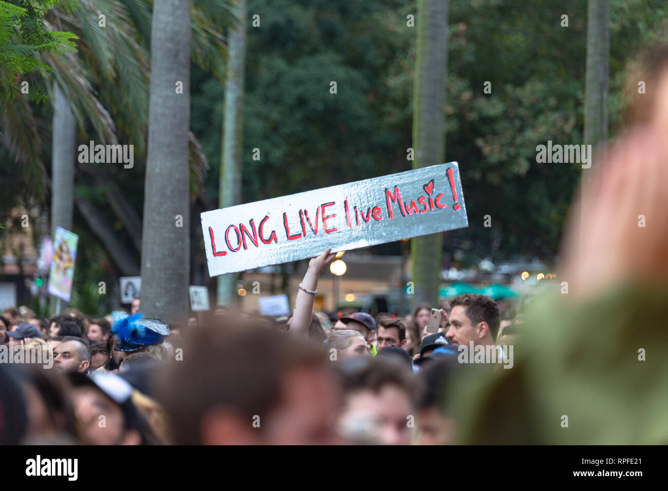 Ein Protest Plakat am Don't Kill Live Musik Protest am Hyde Park in Sydney. Von mehr als 20.000 Demonstranten versammelt, um gegen die neuen Gesetze beschränken, live Musik und live Musik Festival im von der Regierung von New South Wales und seine Premier Gladys Berejiklian gebracht. Stockfoto