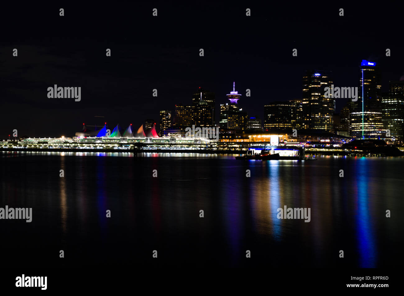 Canada Place bei Nacht in Vancouver, British Columbia, Kanada Stockfoto