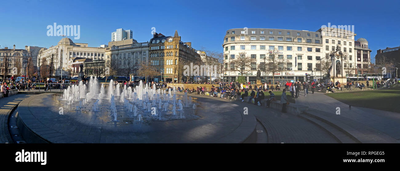 Piccadilly Gardens Manchester, Panorama, Brunnen und Architektur, breites Bild, Lancashire, ENGLAND, GROSSBRITANNIEN, M1 1RN Stockfoto