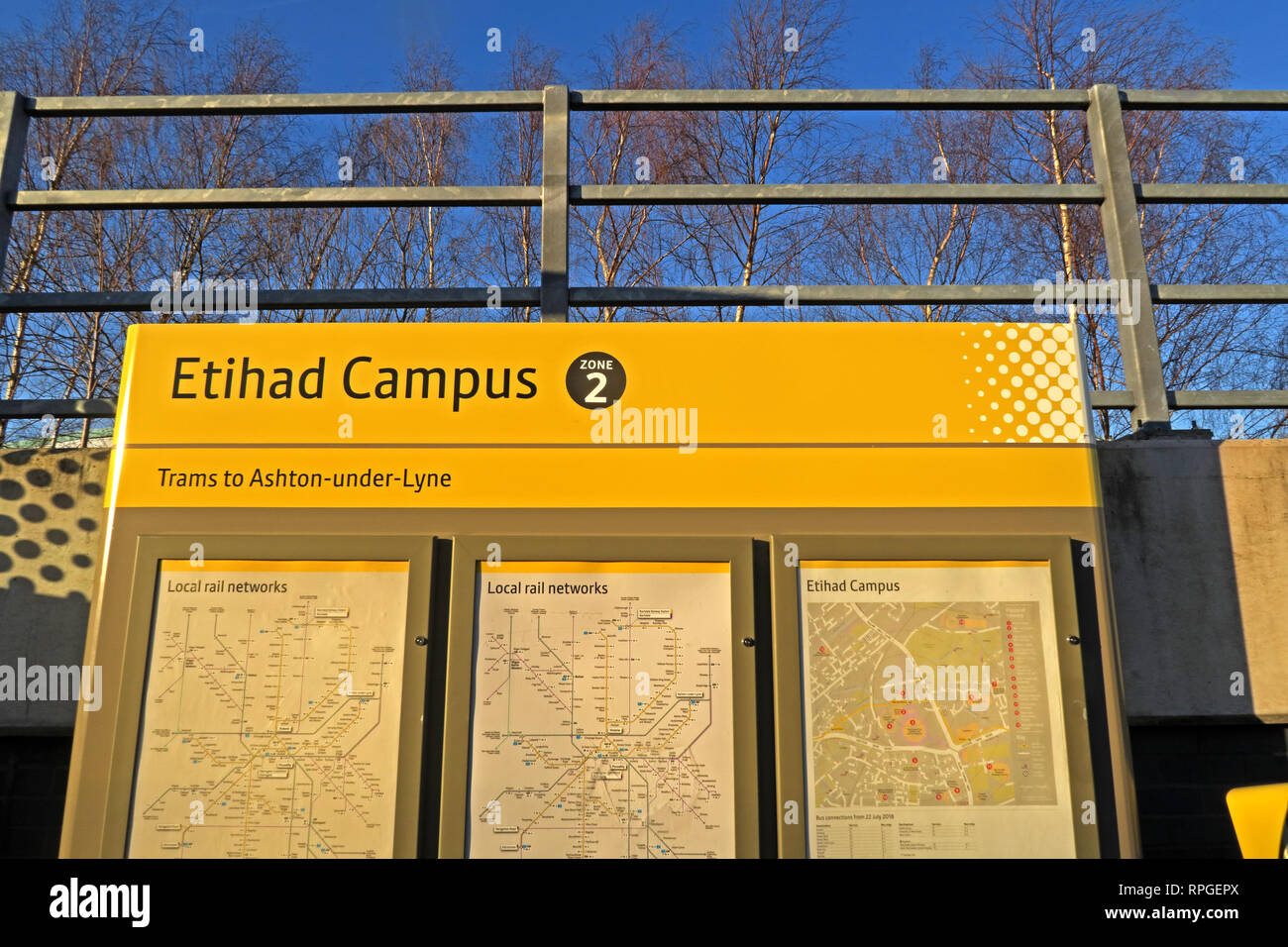 Straßenbahnhaltestelle Etihad Campus Metrolink Stadium, East Manchester, England, M11 3FF Stockfoto