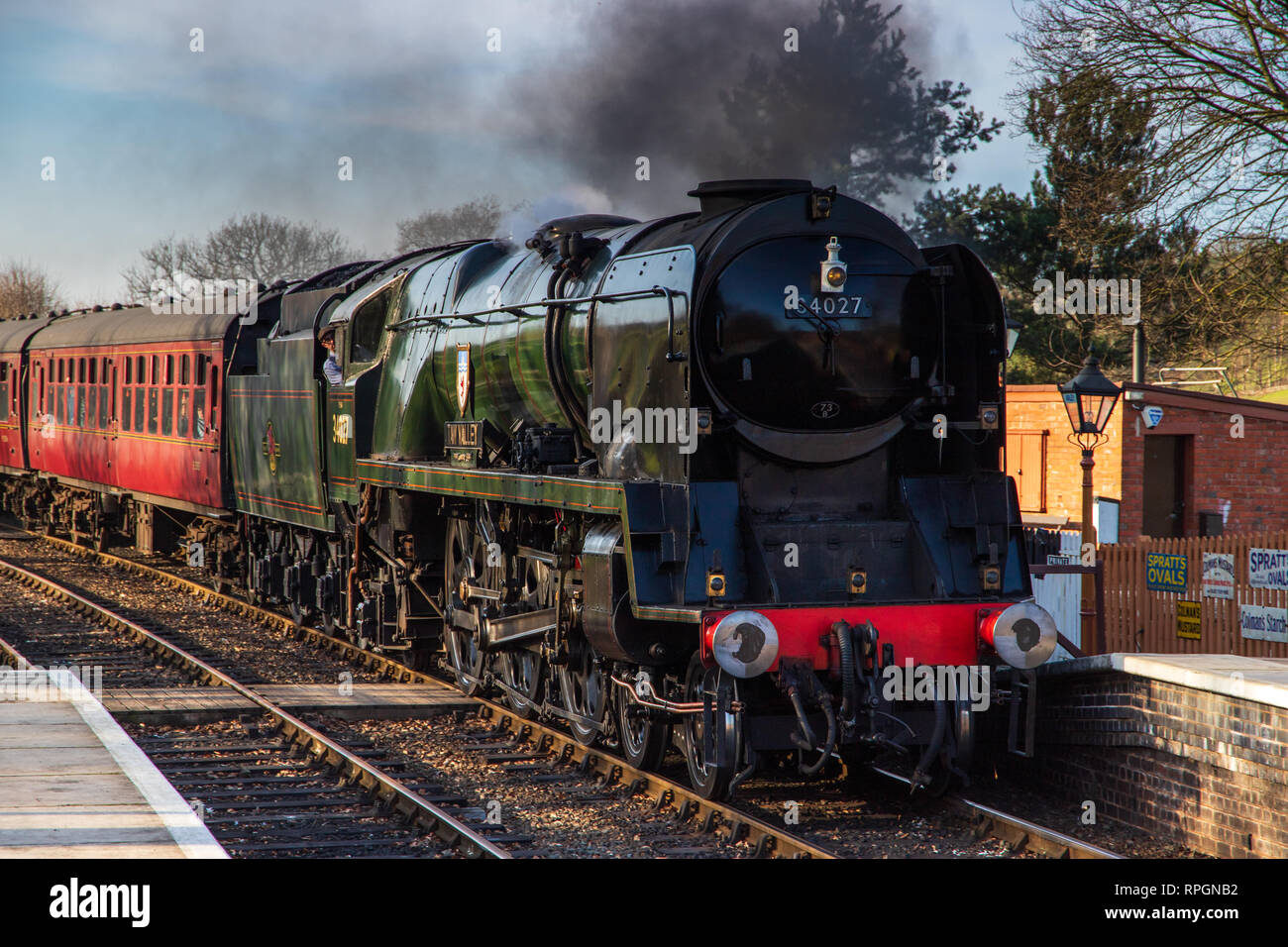 Dampfzüge auf der Severn Valley Railway in dem malerischen Dorf Arley in Worcestershire, Großbritannien. Am 21. Februar 2019 getroffen Stockfoto