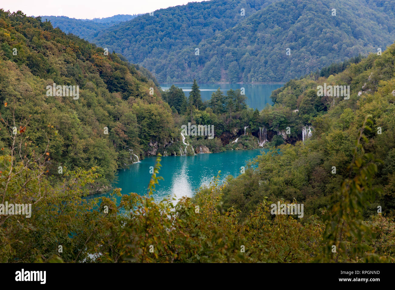 Plitvicer Seen und Wasserfälle Landschaft in Kroatien's erster Nationalpark. Stockfoto