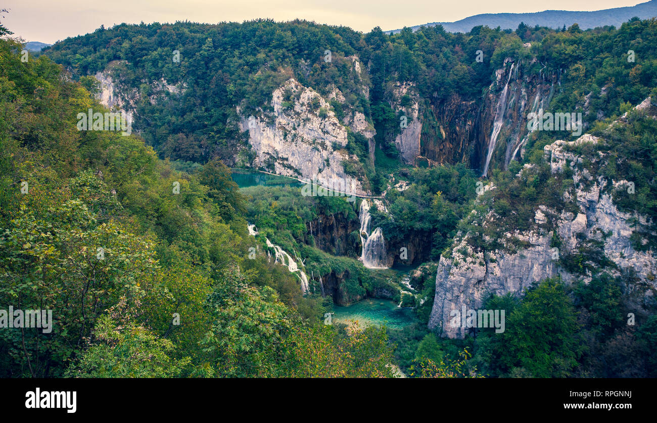 Veliki Slap (Großer Wasserfall) zu den Plitvicer Seen, Kroatien ist erster Nationalpark. Stockfoto