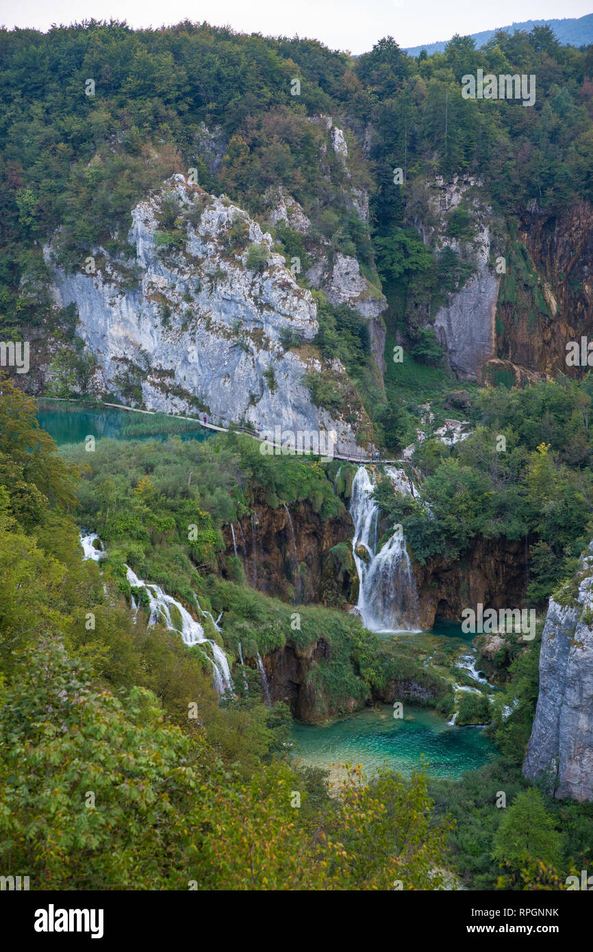 Plitvicer Seen und Wasserfälle Landschaft in Kroatien's erster Nationalpark. Stockfoto