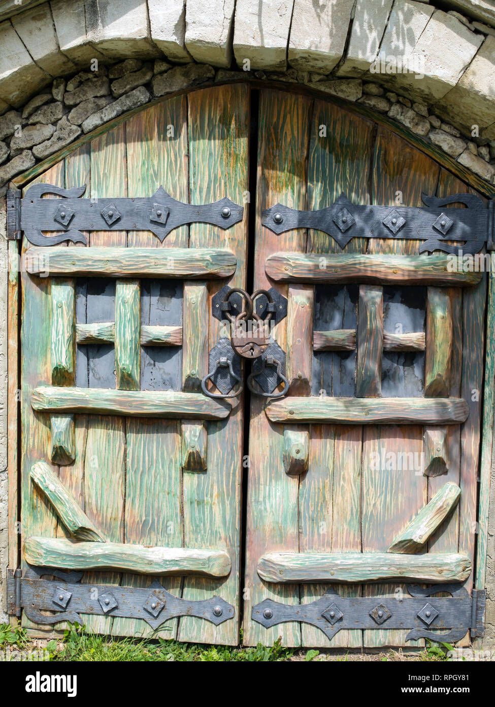 Eine traditionelle hölzerne Tür in alten Orhei, Moldau. Stockfoto