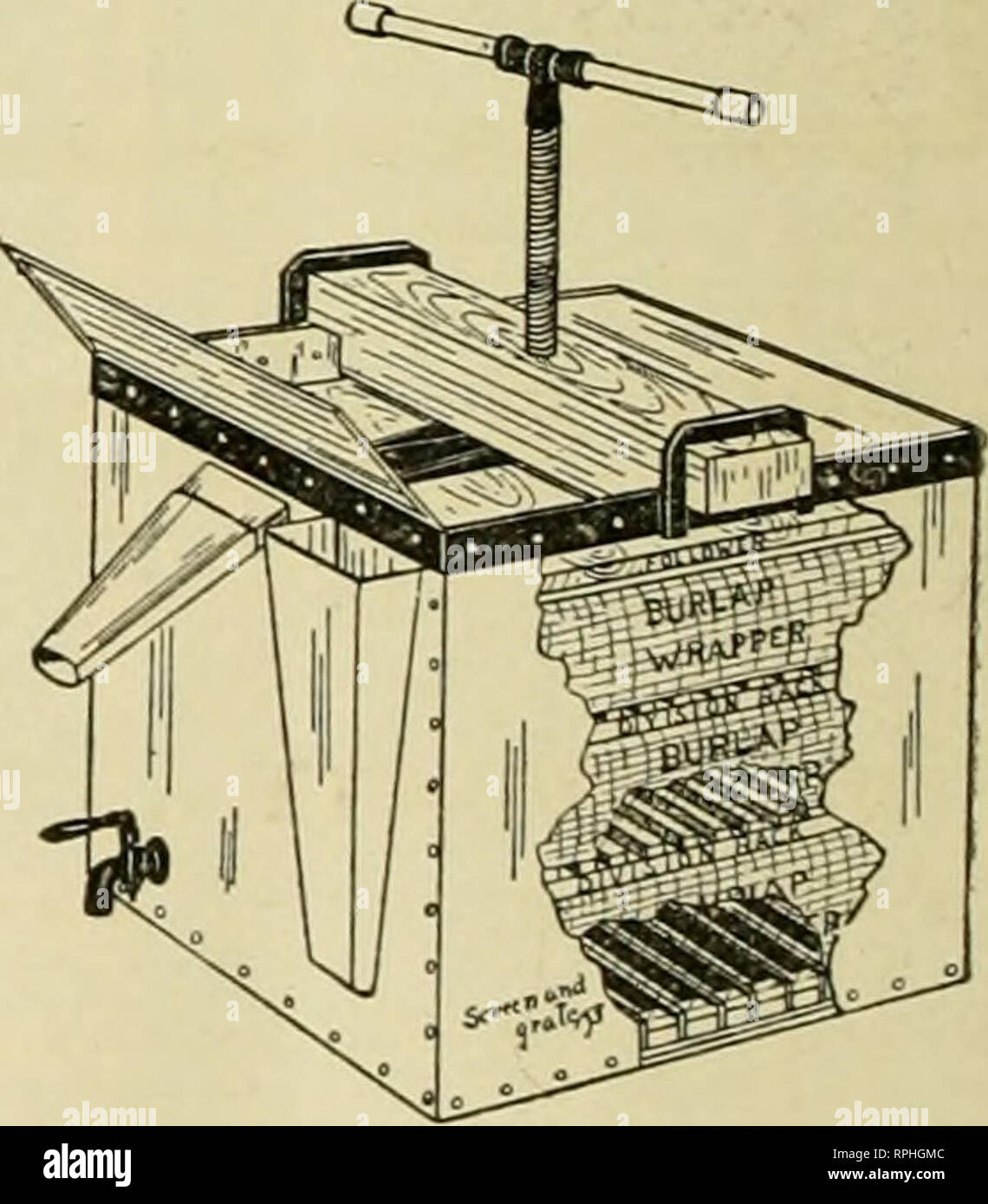 . American bee Journal. Biene Kultur; Bienen. fi Erwähnen Dee Journal vrhen" schreiben. Inhalt für November, 1907 Illustrationen - BIENENHAUS von G. F. Jones, der Elkin, N.C. 723 Bienenhaus von Thos. F. Rigg. von Iowa fällt. Iowa 730 Kind und "Sitzen" Schwarm 712 Einige Floral Tribute zu den Memoryof Frau York 714 York, Jlrs. George W Seite 1 Redaktionelle Anmerkungen und Kommentare - nicht die Biene Start der von Nektar? 710 Flouring Bienen Bei der Vereinigung 709 Harrisburg National Convention 709 ist Foul Brut Honig Fit für Tabelle?. ... 709 Auswahl der Besten Queen 709 einige Missverständnisse über die Ital-ians 709 Superse Stockfoto