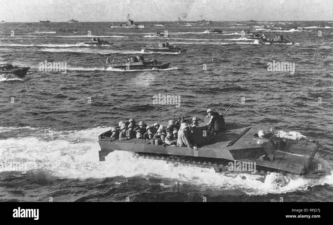 Tracked landing vehicles (LVTs) Ansatz Iwo Jima Stockfoto