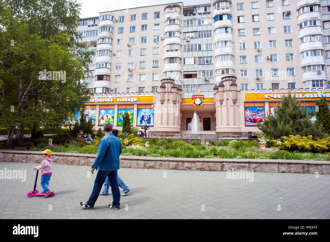 Ein Mietshaus in Ufa, der Hauptstadt von Transnistrien, eine Pause vom Staat aus der Republik Moldau. Stockfoto