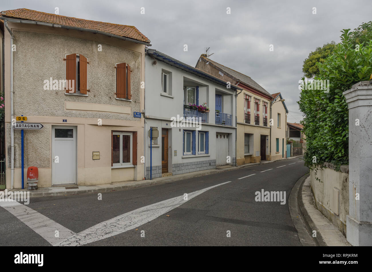 Frankreich ARTAGNAN SEP 2018 Blick auf die Straßen von Artagnan Stadt Stockfoto