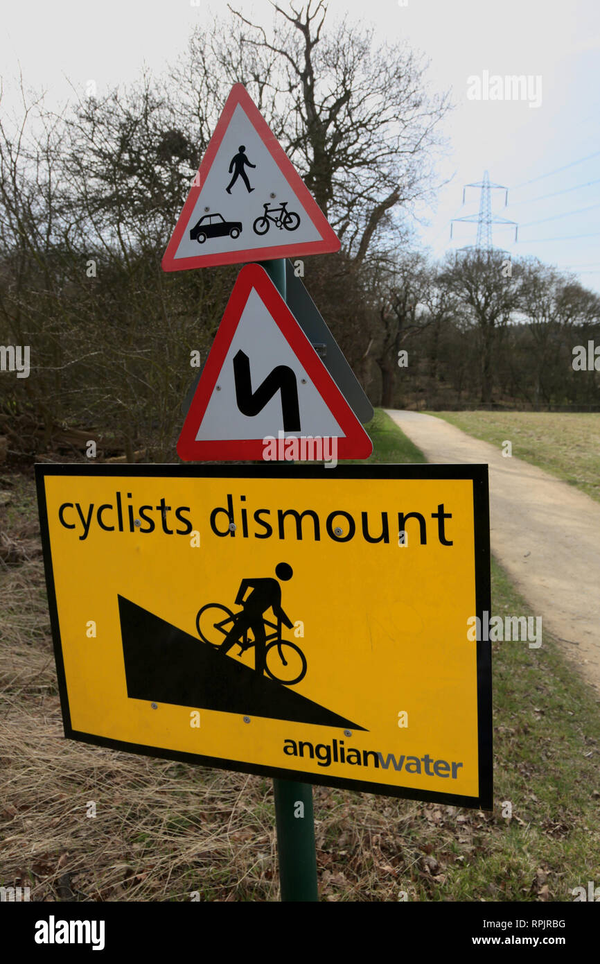 Ein Zeichen für Radfahrer an Zierturm, Cambridgeshire, England Stockfoto