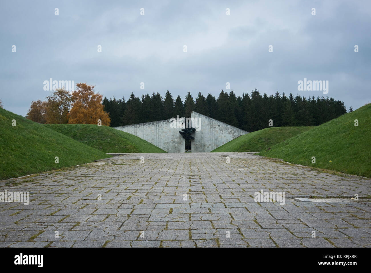 Gedenkstätte für die Opfer des Kommunismus. Das Denkmal besteht aus verschiedenen Plätzen, ein Obelisk und andere brutalist Formen. Es ursprünglich gedacht Russi Stockfoto