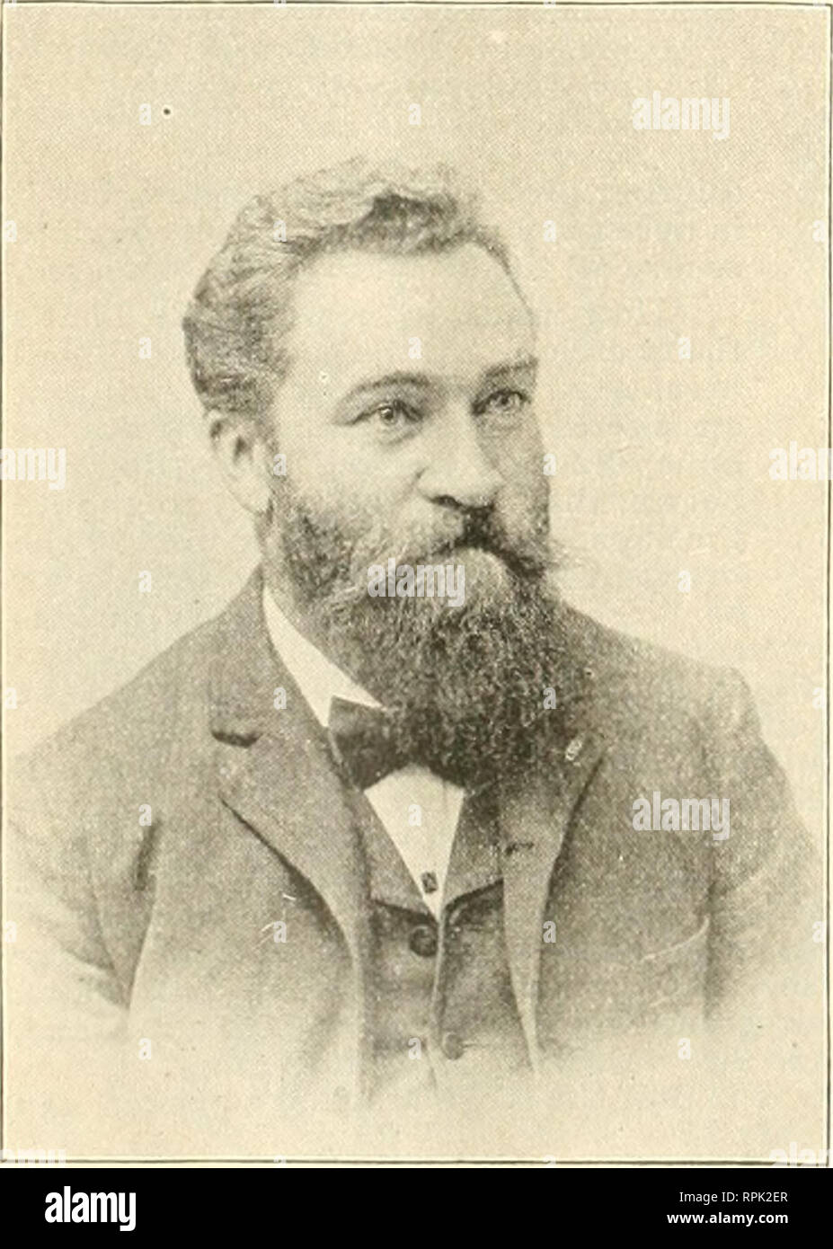 . American bee Journal. Biene Kultur; Bienen. 562 AMERICAN BEE JOURNAL Sept. 7, 1899. Ist denn der Kleine broodisfs Kolonien auch in der Feder klein sind - oder eher am Ende des Winters. Die prolificness der Königin ist nicht die einzige Sache, die in Betracht gezogen werden. Egal wie viele Eier eine Königin legen können. Keine mehr Brut ist g^tue - aufgezogen, als die Bienen kümmern werden. Dies gilt insbesondere in der frühen Jahreszeit, wenn das Wetter noch kühl ist, und die Brut hat gut von den Bienen die nötige Wärme zu erhalten. Keine Brut schlüpfen, oder vielmehr entstehen, bis drei oder vier Wochen Stockfoto