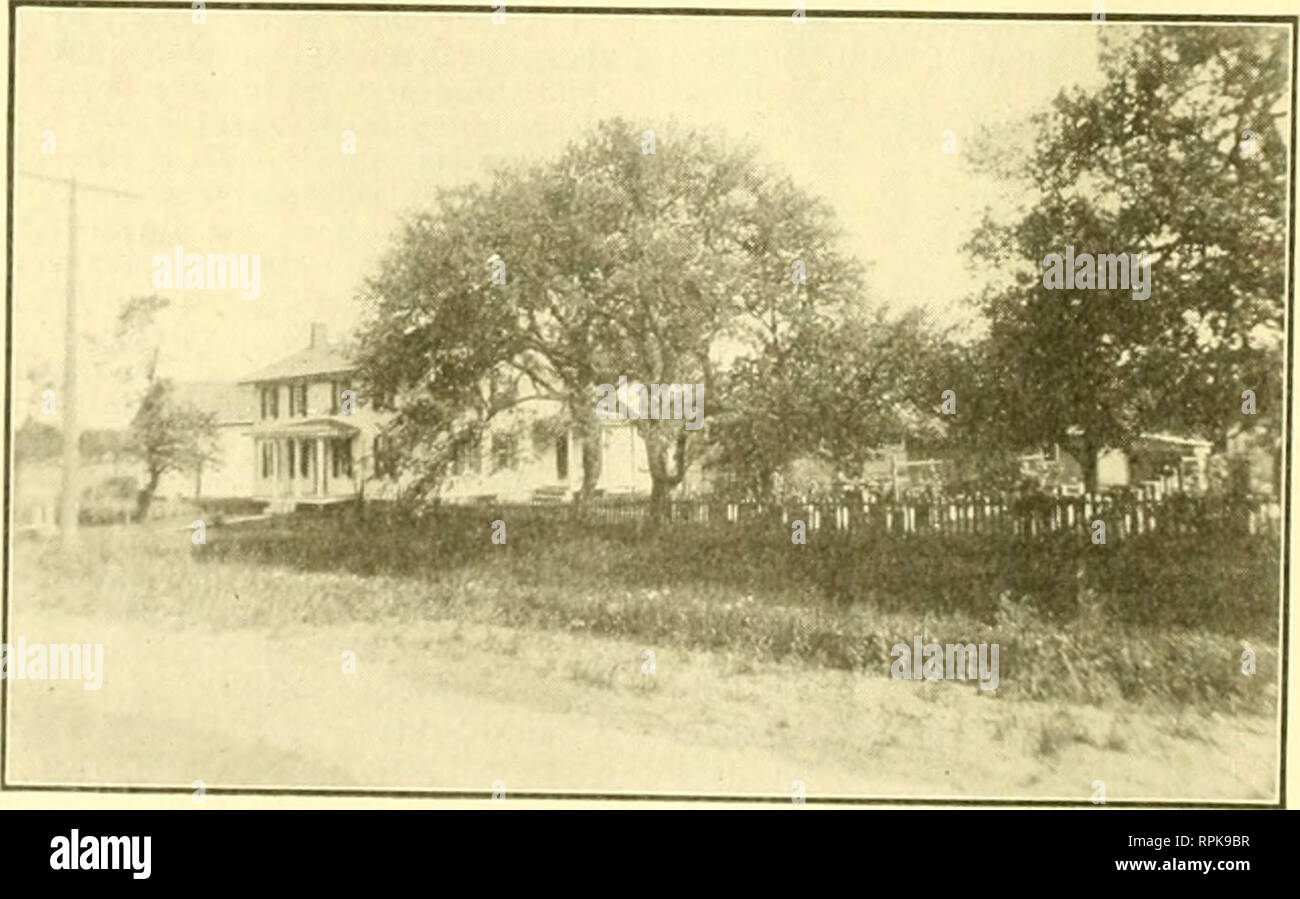 . American bee Journal. Biene Kultur; Bienen. 164 AMERICAN BEE JOURNAL Mav Absacken der Stiftung von J. E. Kran in Bezug auf die Durchbiegung, wir haben keine ernsthaften Schwierigkeiten, wenn es horizontal ordnungsgemäß verdrahtet ist. Wir haben einige Zehn verwendet, um fünfzehn hundert Blätter von Licht - Brut Stif- jedes Jahr in den letzten vier oder fünf Jahren. Eine Ursache der Stiftung kamm Absacken ist unzureichende Belüftung oder erlauben, den Bienenstock in der heißen Sonne zu stehen. Dadurch werden alle Arten von Kamm Ursache zu sag. Ein anderes ist die Drähte zu im Rahmen niedrig. Fac-tory gemacht und Lan-Frames, wie ich beobachtet, sind Kabel Stockfoto
