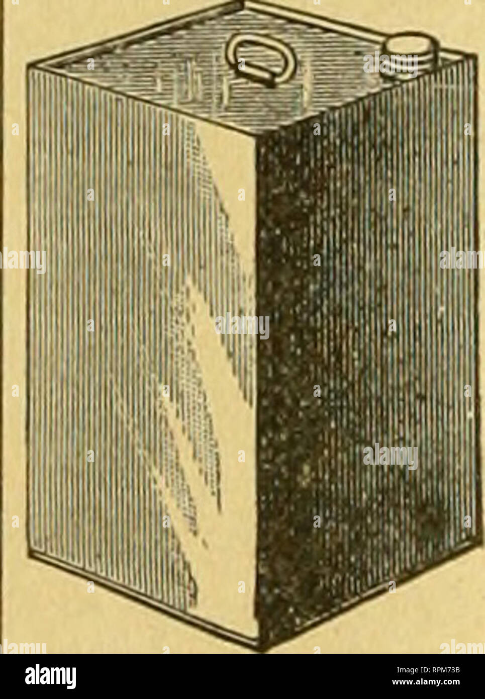 . American bee Journal. Biene Kultur; Bienen. Die obige Abbildung zeigt die 60 Pfund SQf. itE Honig Cvns, die ziemlich populär sind für den Versand. Tbey sind in einem festen bei Holz umschlossen, und die Kästen enthalten entweder eine oder zwei Dosen als bevorzugt werden. Wir können Fin" iiish Ihnen zu folgenden Preisen, mit einem l) -^-Zoll Schraube (ap in der Ecke jedes Can. Für die Bequemlichkeit der ausgraben, kandierte hiiney, können wir diese Dosen liefern mit einer zusätzlichen 4-Zoll Sechskantschraube für 5 Cent extra auf jeder Can. 1 Single kann (Boxed)" .45 13 " Dosen... ".' Ich. OO 100 "&quo Stockfoto