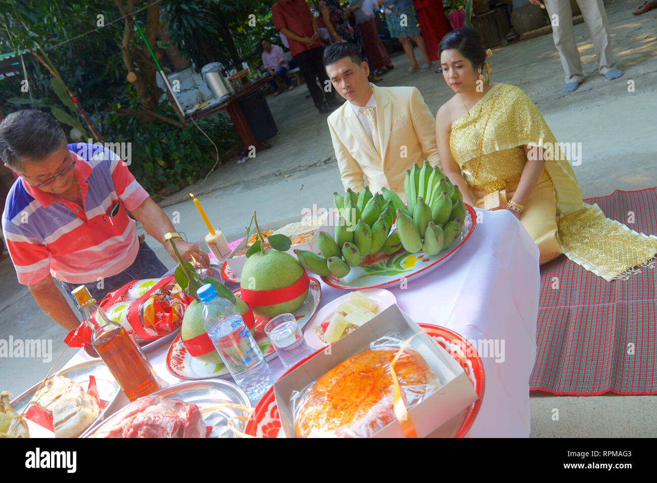 Thailändische hochzeit -Fotos und -Bildmaterial in hoher Auflösung – Alamy