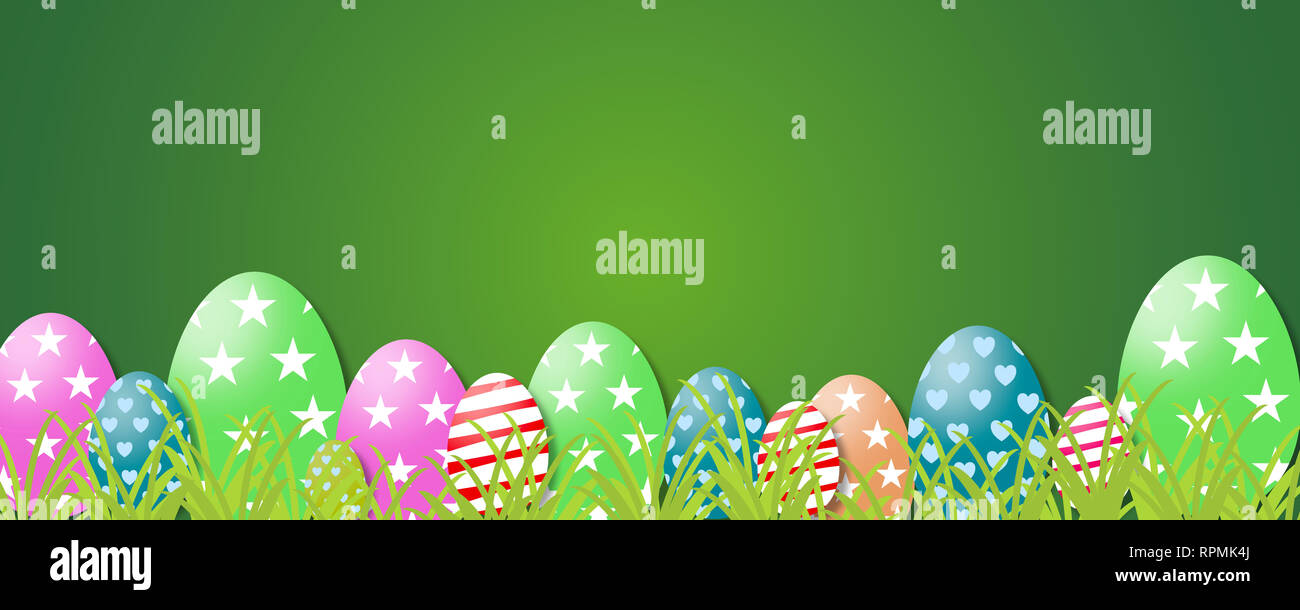 Ostern Konzept. Grünes Gras, Ostereier und Web Banner Hintergrund Stockfoto