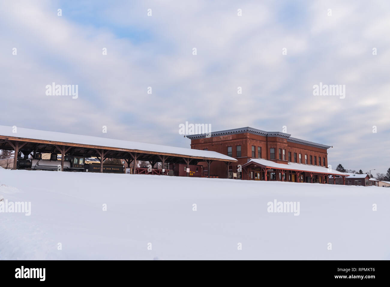 Historische Gebäude aus rotem Backstein von Duluth Iron Range. Zwei Häfen, Minnesota, USA. Stockfoto
