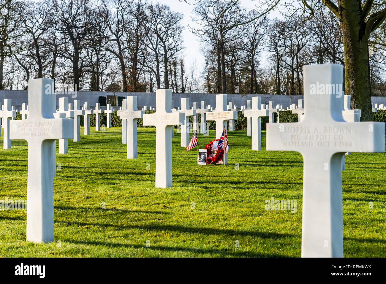 Harry Estabrooks grab Grabstein. Cambridge American Cemetery in der Nähe von Madingley, Cambridgeshire, Großbritannien. Letzte Ruhestätte für Tausende von US-Soldaten Platz Stockfoto