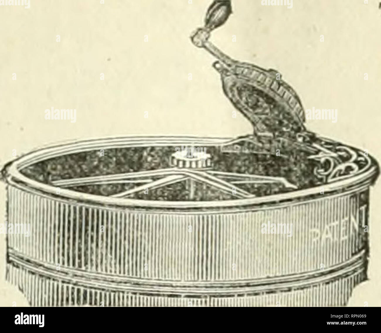 . American bee Journal. Biene Kultur; Bienen. Die AMERICAN BEE JOURNAL. 367 STIFTUNG "WHOI^ Asar-haddon. E UND KETAIJL. Händler in Bee-liefert werden gut daran tun, für unsere Großhandelspreise von Foundjttion zu senden. Wir haben jetzt die umfangreichste Manufaktur der Stiftung im Land. Wir versenden in alle Teile der Vereinigten Staaten. Wir machen alle gängigen Stile, und unser Wachs ist nowliere für Sauberkeit, Reinheit und Schönheit erreicht werden. Extra dünne und brightfor Abschnitte. Alle Formen und Größen. Proben kostenlos auf Anfrage. CHAS. Dadant-maSSe &Amp; Sohn, Hamilton, Hancock Co.111. "Wir zitieren einen Vorschuss in Höhe von 5 Cents pro Po Stockfoto