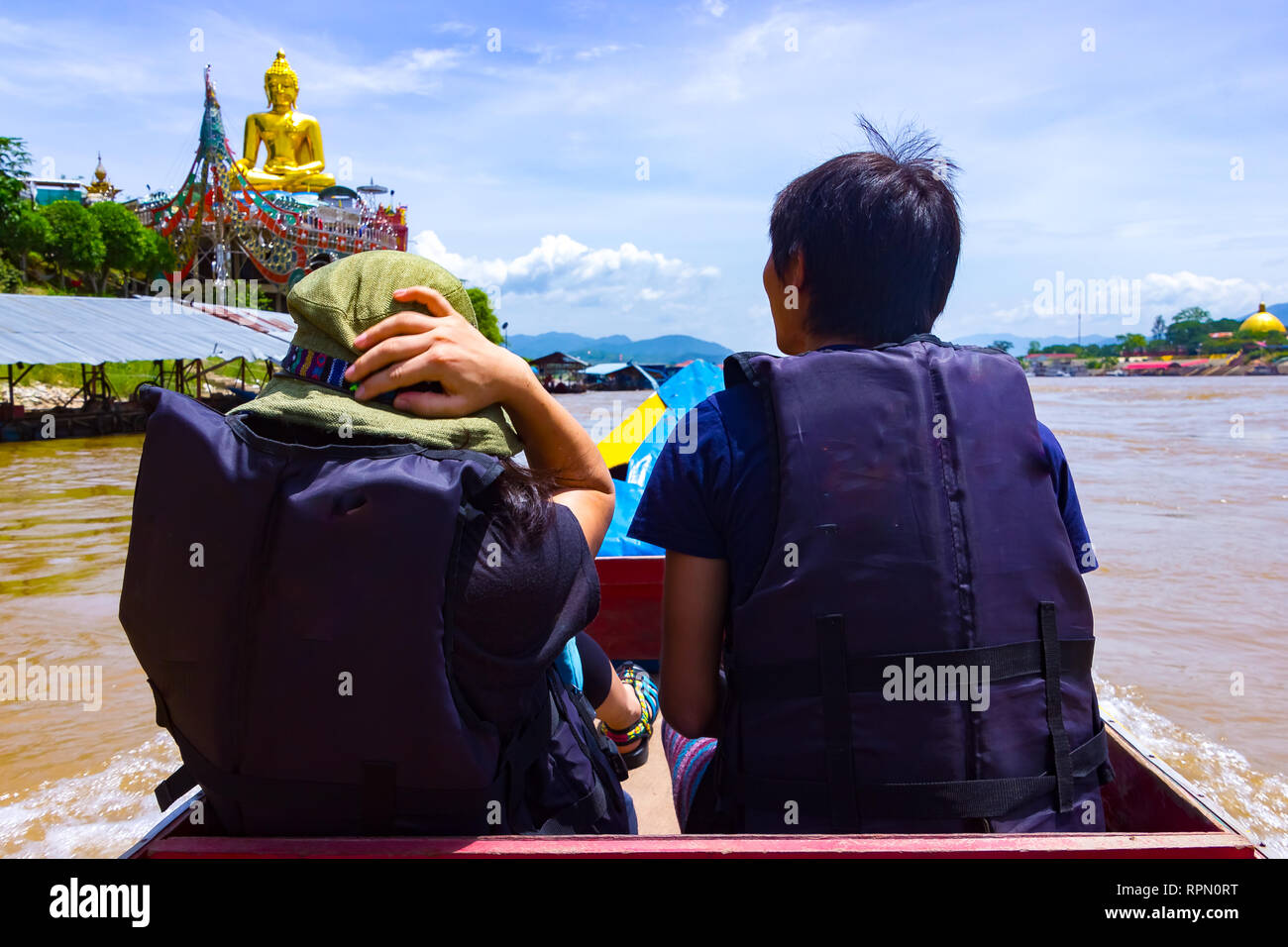 Blick vom Boot auf Mae Nam Kok, Mekong River, in der Nähe des Goldenen Dreiecks in der Nähe von Chiang Rai, Thailand Stockfoto