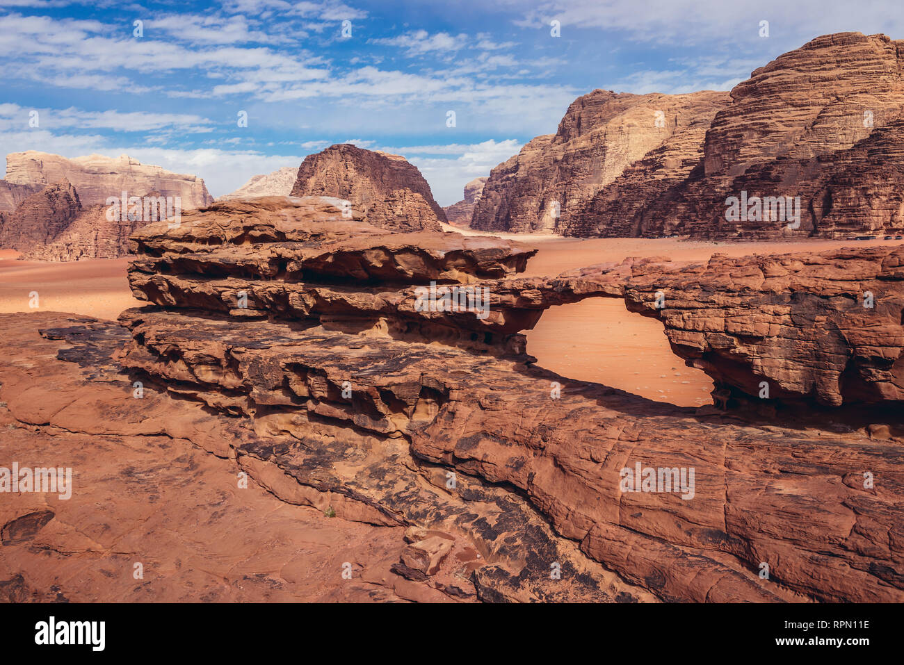 Kleine Brücke im Wadi Rum Tal auch genannt Tal des Mondes in Jordanien Stockfoto