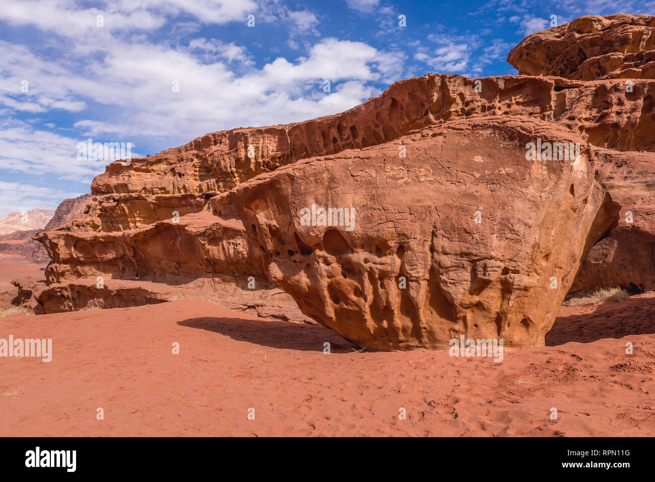 Rock am Kleinen Brücke im Wadi Rum Tal auch genannt Tal des Mondes in Jordanien Stockfoto