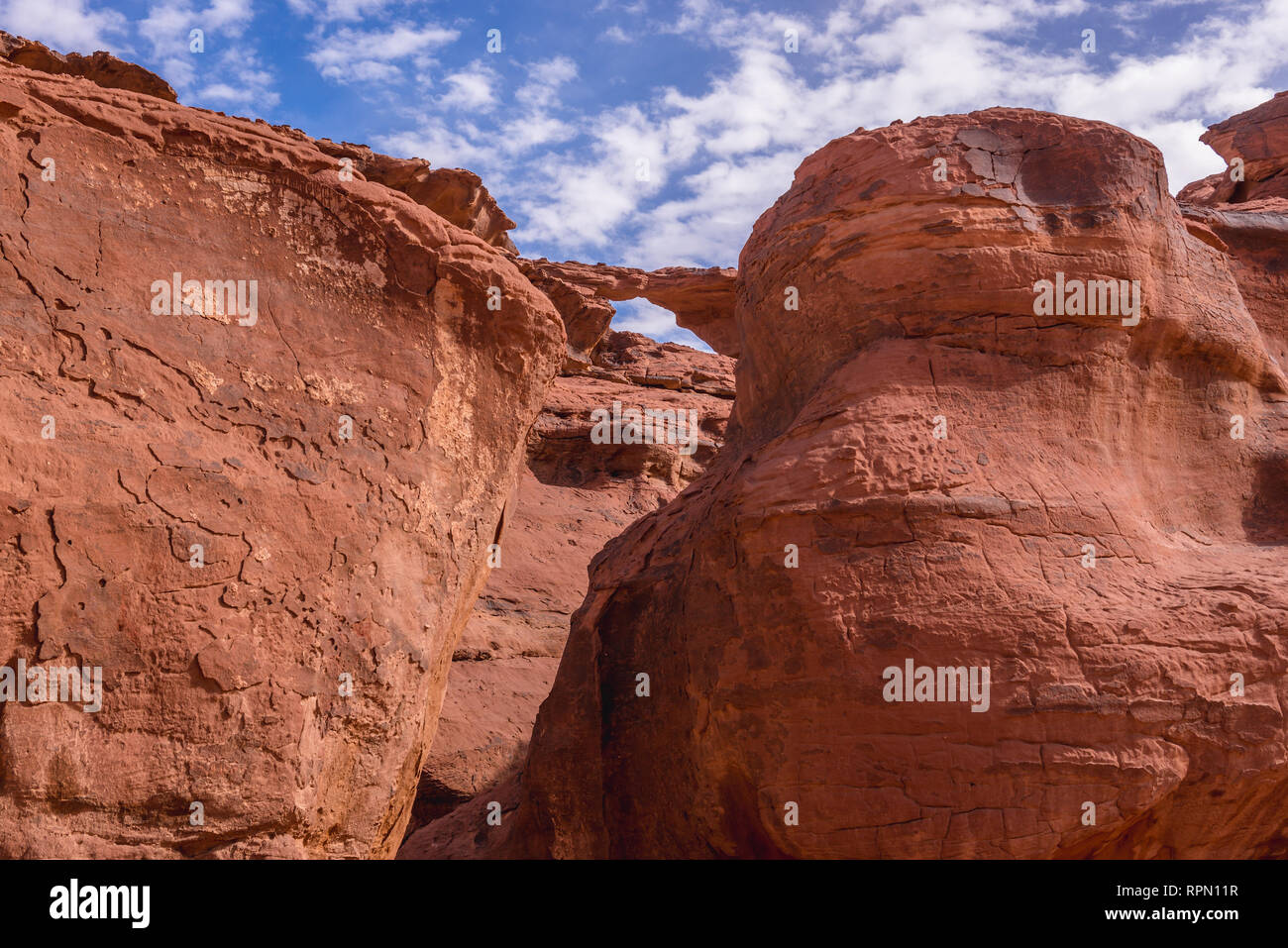 Kleine Brücke im Wadi Rum Tal auch genannt Tal des Mondes in Jordanien Stockfoto