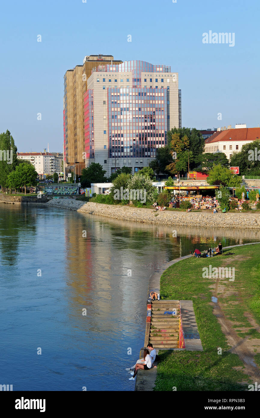 Donaukanal im Sommer, Wien, Österreich Stockfoto